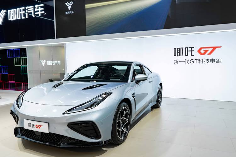 东莞291哪吒汽车在智能汽车领域的表现，领途汽车在新能源汽车市场中的影响力